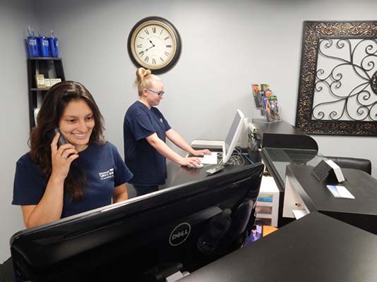 Chiropractic Nashville TN Staff At Front Desk